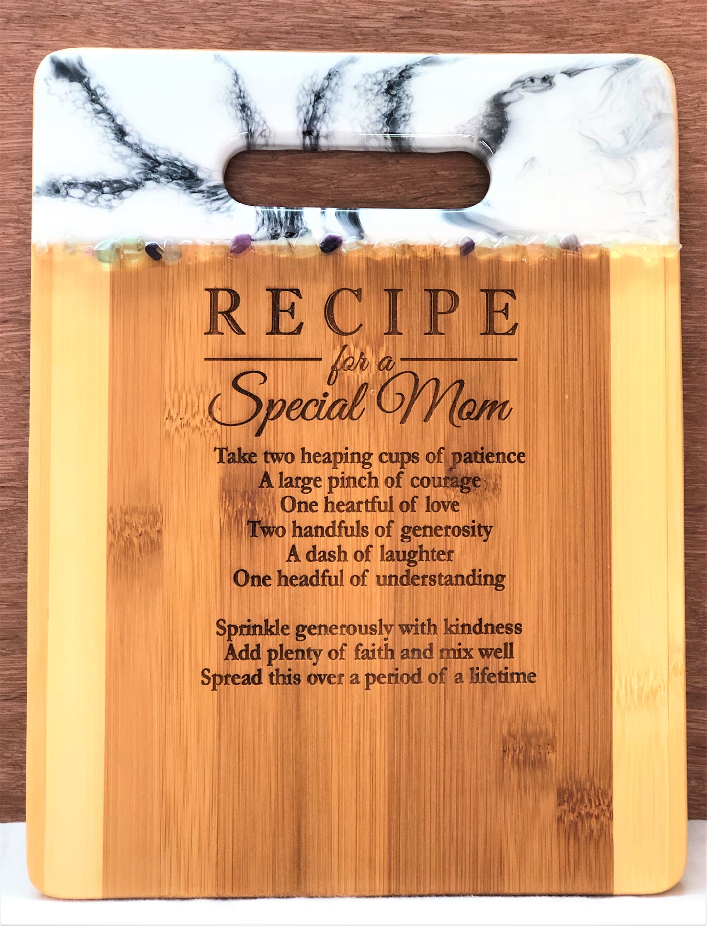 Cutting Board Medium - Bamboo with Resin Handle "MOM"