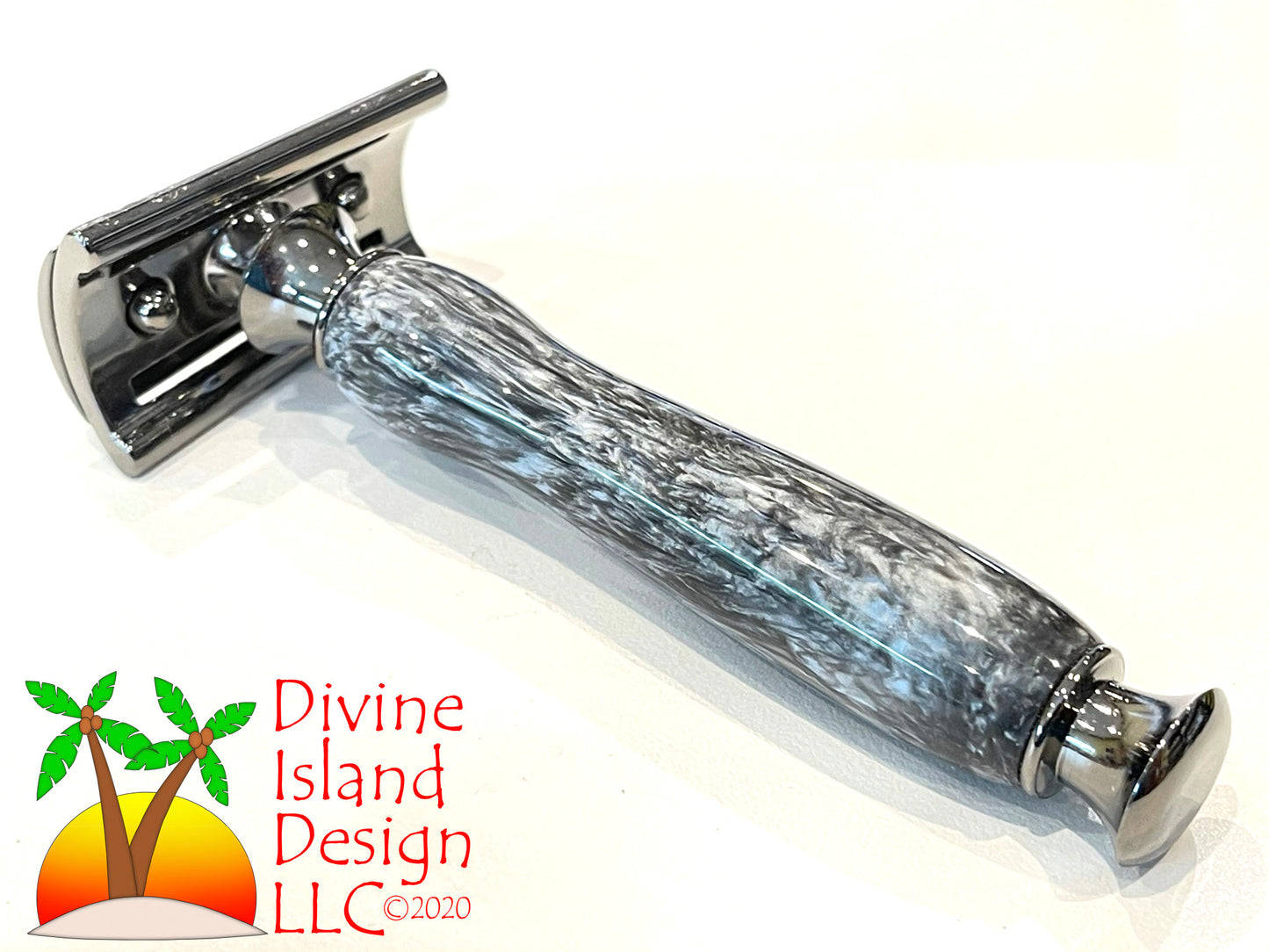 Safety Razor / Gunmetal - Resin / Silver Bells