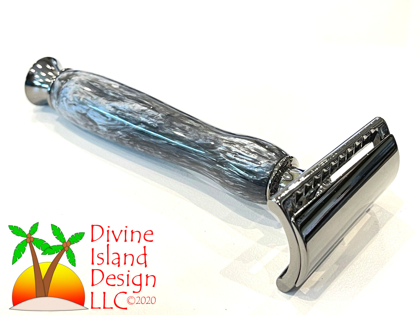Safety Razor / Gunmetal - Resin / Silver Bells