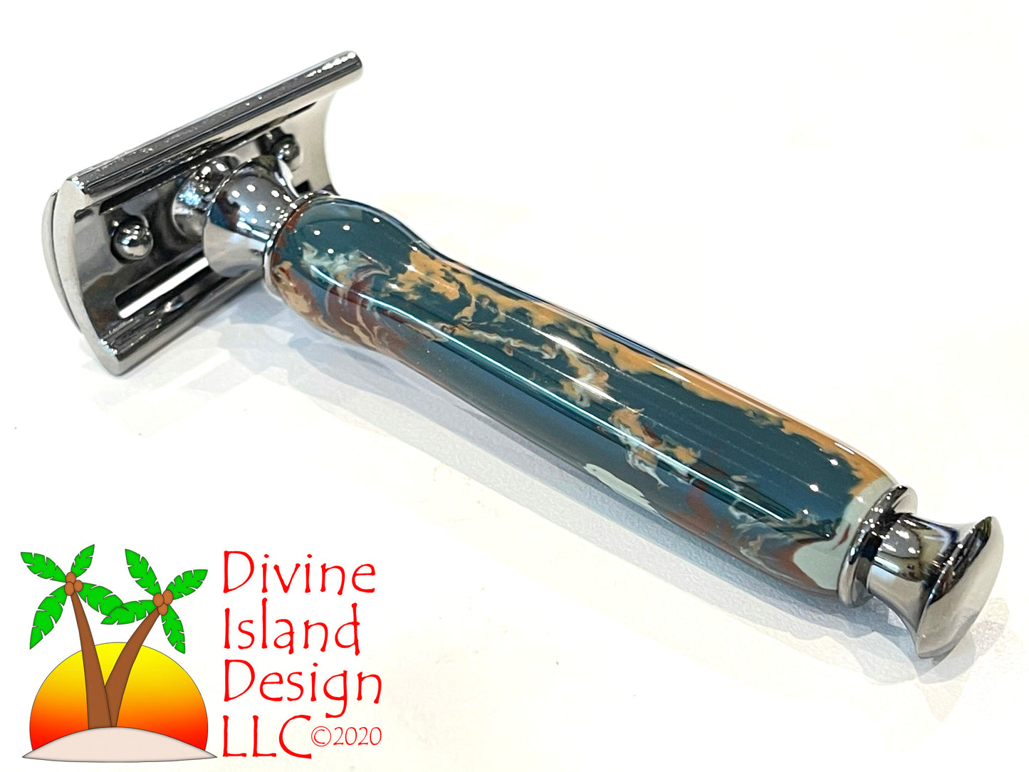 Safety Razor / Gunmetal - Resin / Woodland Camo
