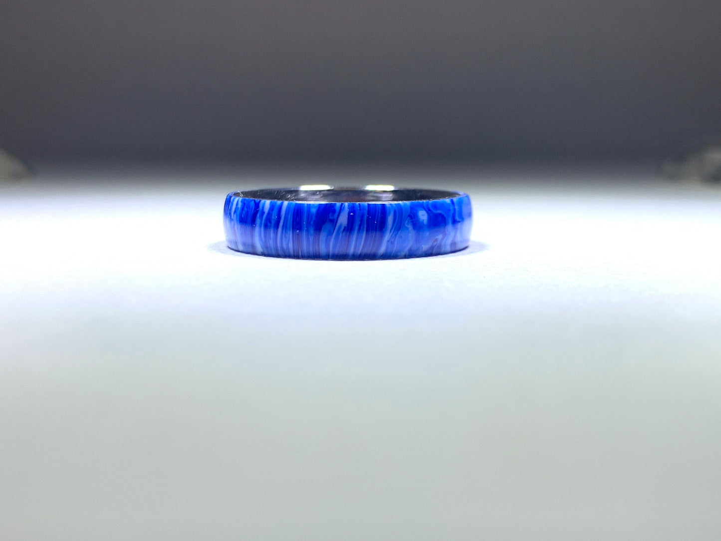 Ring / 4mm Stainless Steel - Resin / Wildcats - Size 9
