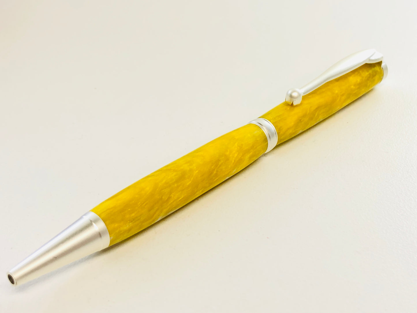 Slim Ballpoint / Satin Pearl - Resin / Yellow and White