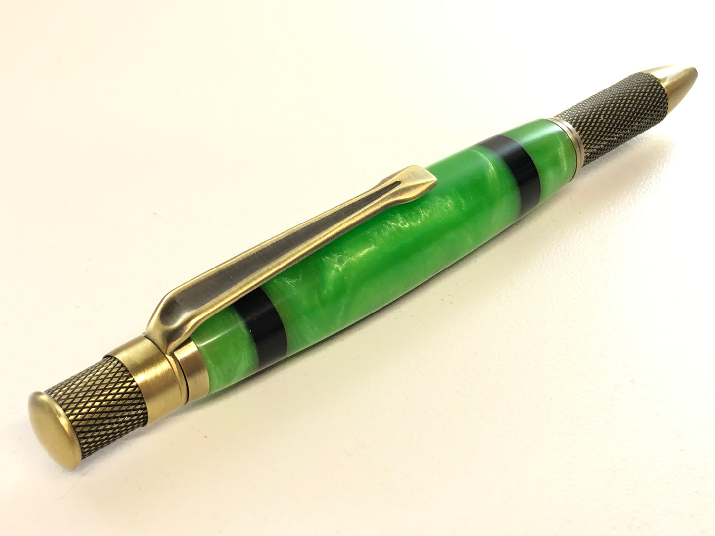 Knurl GT / Antique Brass - Resin / Green Crayon