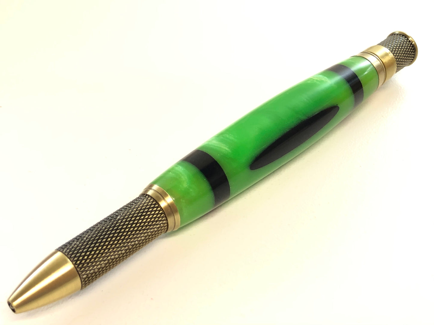 Knurl GT / Antique Brass - Resin / Green Crayon