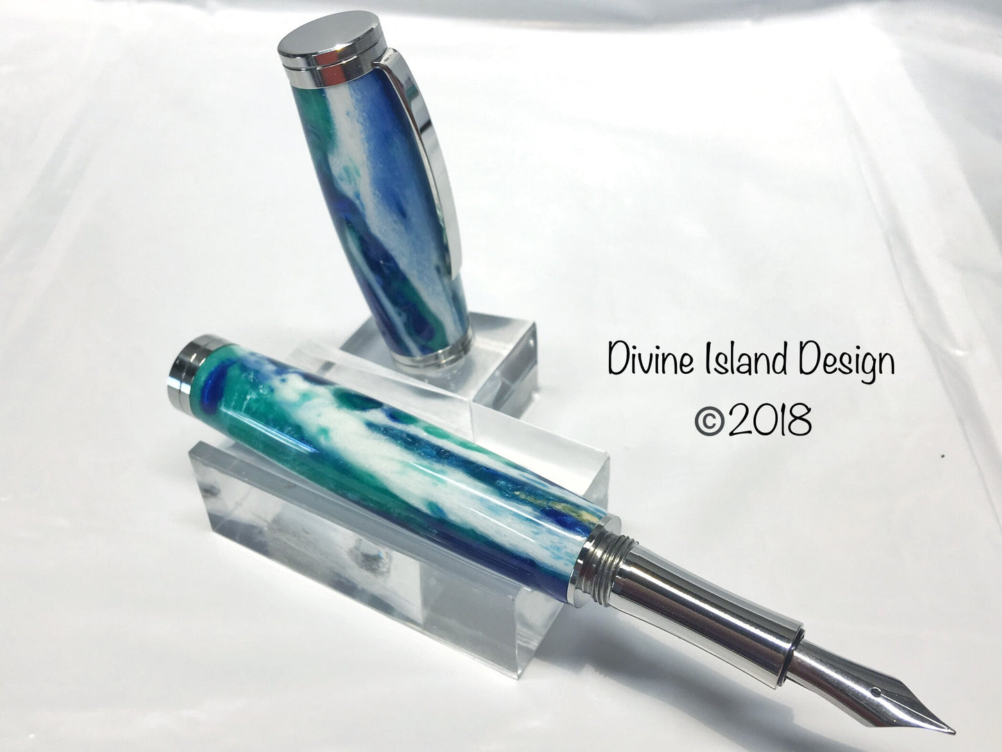 Shakespeare Fountain / Polished Stainless Steel - Hybrid / Gator Jaw and Blue/Green Resin
